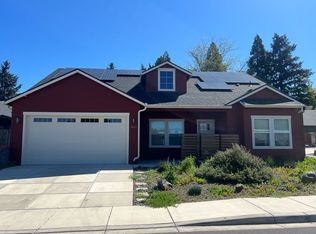 1831 Dulcimer Ln, Medford, OR 97501