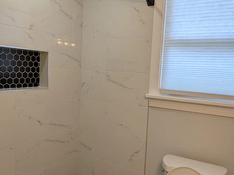 2105 Clarke St — Photo 6