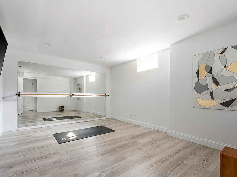 245 Marys Ln — Photo 10