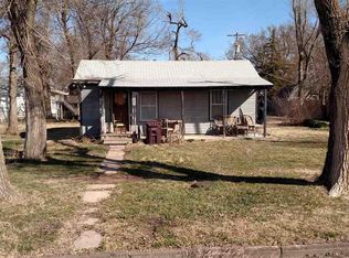 406 W McPherson St, Canton, KS 67428