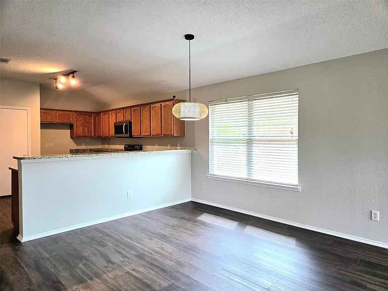 4156 Palace Pl — Photo 2