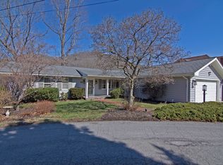 200 Chestnut Hill Cir, Hinton, WV 25951