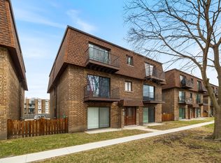 9813 Bianco Ter APT D, Des Plaines, IL 60016