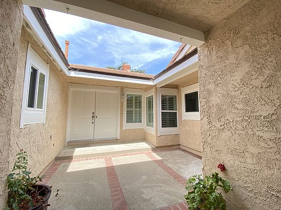 2nd image of 850 Rim Crest Dr
