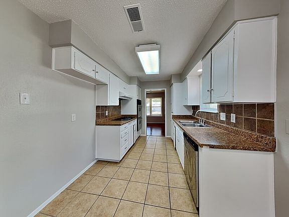 5th image of 4021 Tacoma St