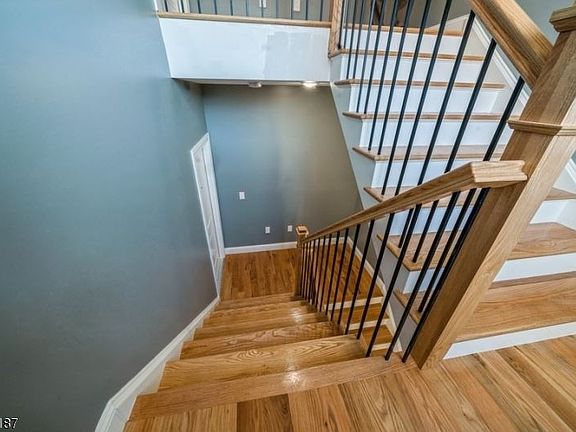3rd image of 14 Cottage Pl APT 2