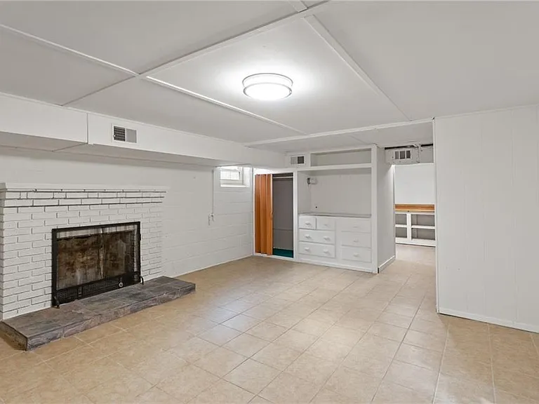 798 Bank St SE — Photo 22