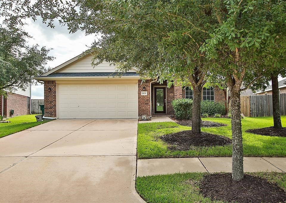YES your very own pool and spa!   Get those lounge chairs and pool toys ready, that is all your will need in this spacious, well taken care of back yard.