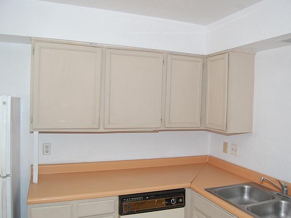 5th image of 1091 Branson Ave