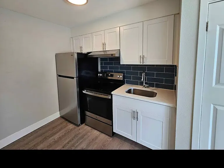 3315 McKinley Ave #4 — Photo 1