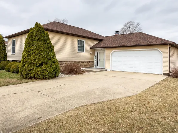 101 Line St, Manchester, IA 52057