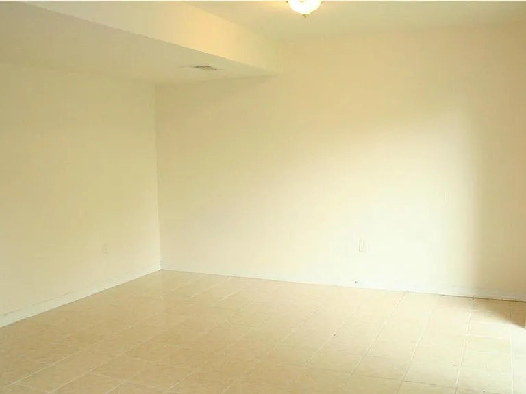9317 Broadwater Dr — Photo 10