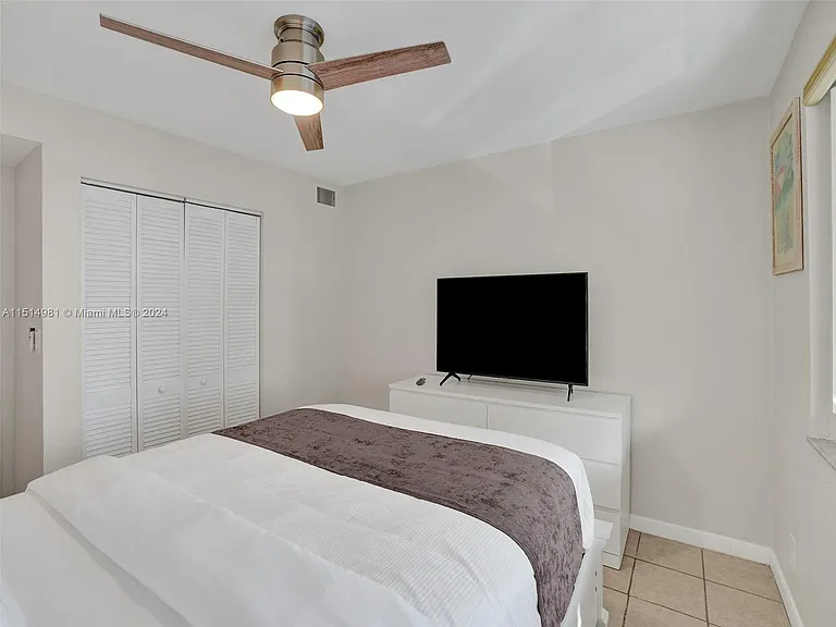 900 N Surf Rd #2 — Photo 21