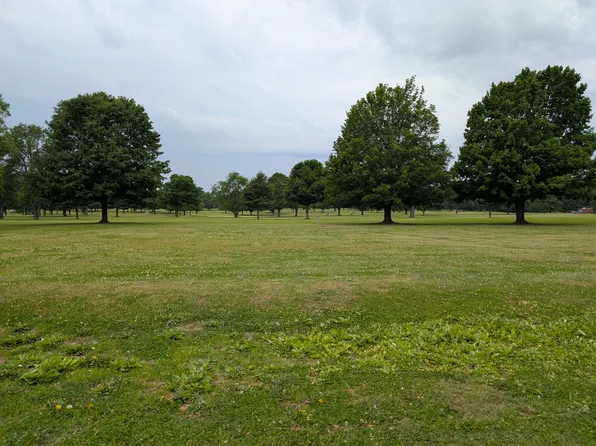 Woodland Dr, Dowagiac, MI 49047