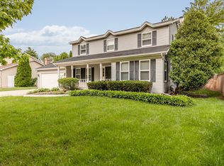 370 Lakeview Dr, Aurora, IL 60506