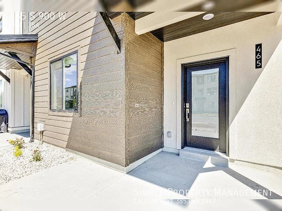 Nearly new 4-BD at Lakeshore Landing! — Photo 2