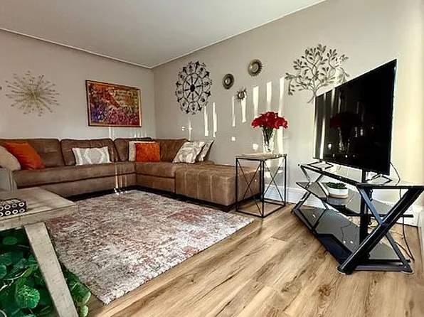 995 N Cass Lake Rd APT 123, Waterford, MI 48328
