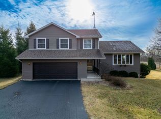 15N059 Shirewood Farm Rd, Hampshire, IL 60140