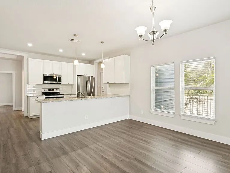 1201 S Palmetto — Photo 11