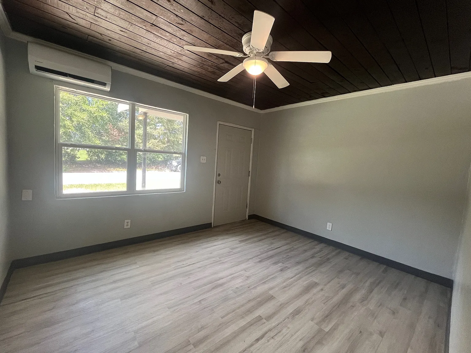 Harding Street 714 South - B — Photo 4