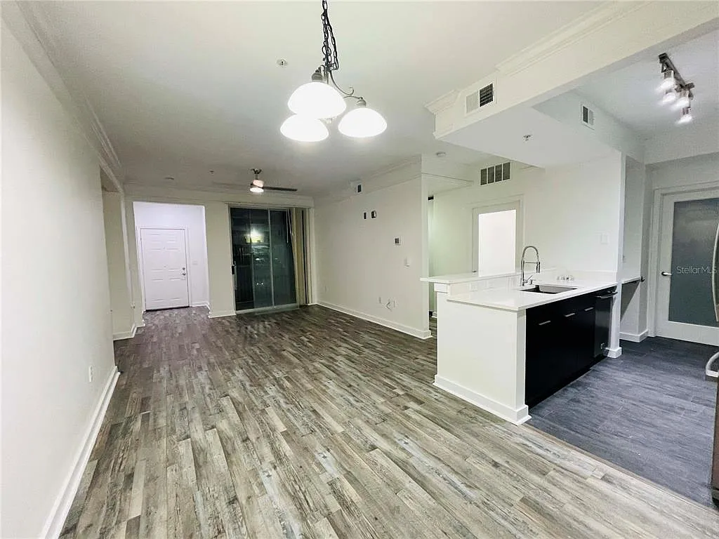 1 bed, 1.0 bath, 790 sqft, $1,700 — Photo 4