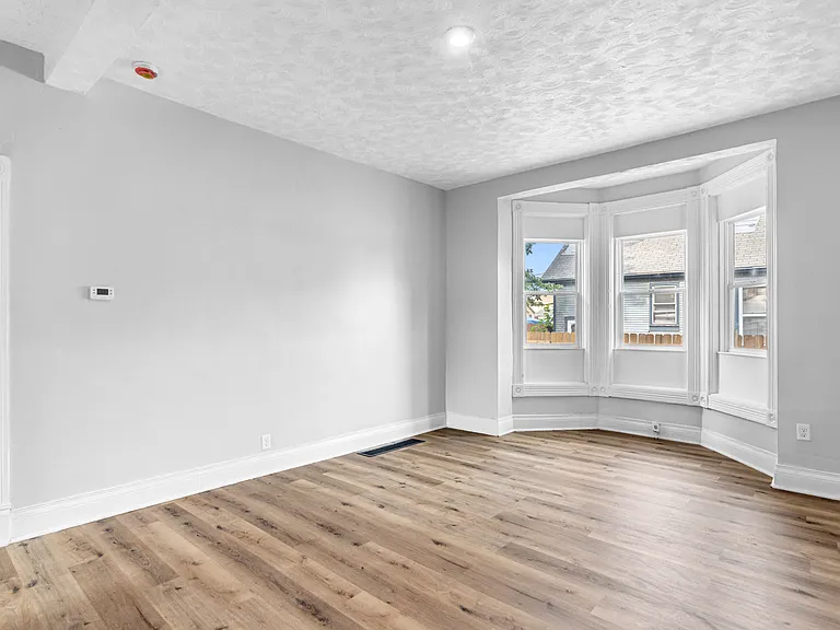 2124 Maple St — Photo 8
