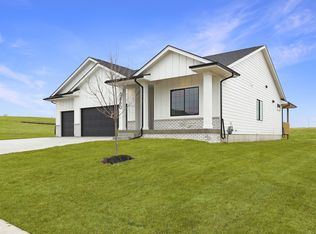 3860 Sandstone Point, Waukee, IA 50263