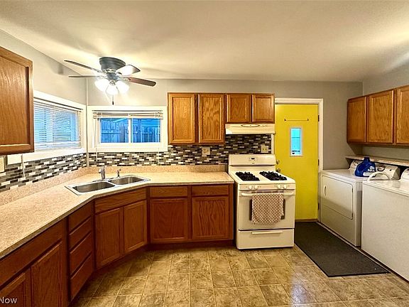 4th image of 244 N Beverly Ave