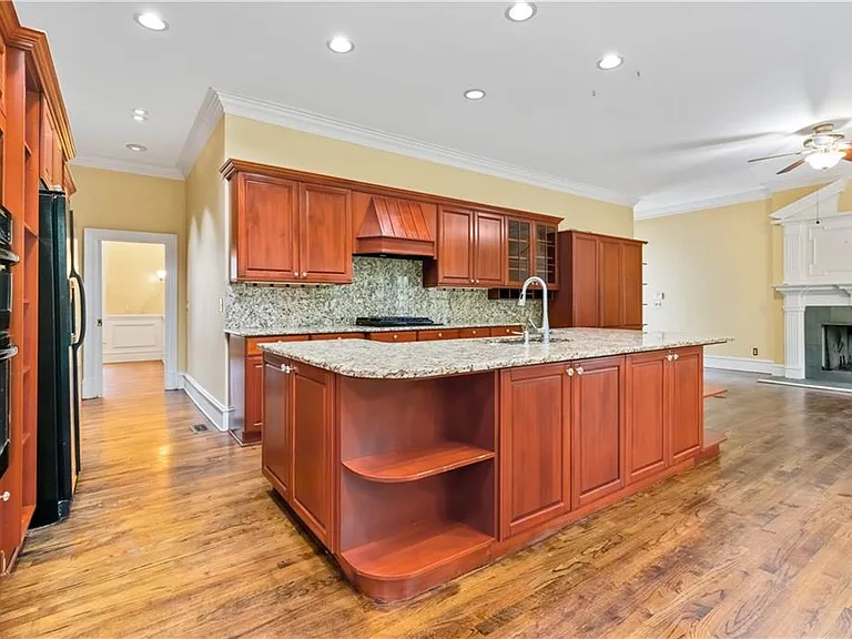 430 W Wesley Rd NW — Photo 18