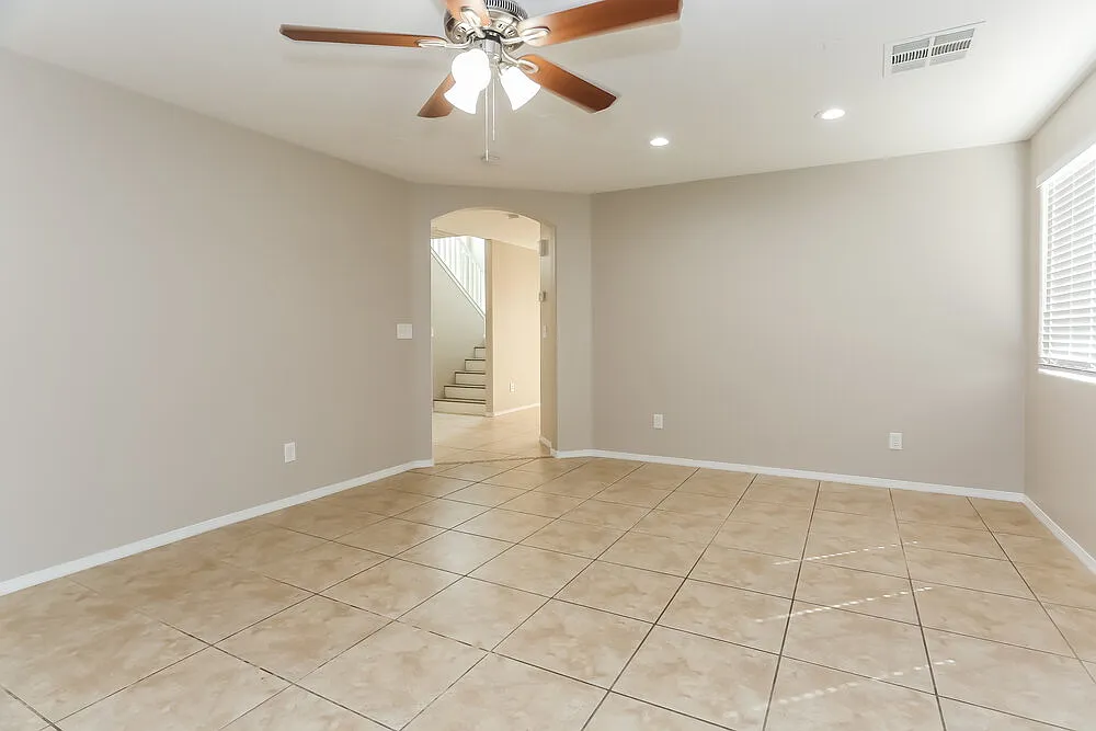 3 bed, 2.5 bath, 1497 sqft, $2,170 — Photo 4