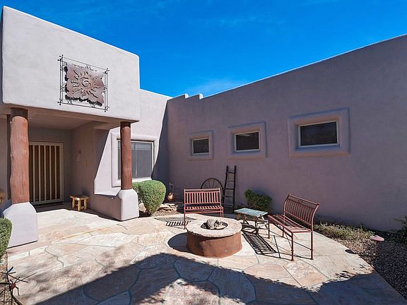 7132 front courtyardMLS_Size-007-5-DSC07