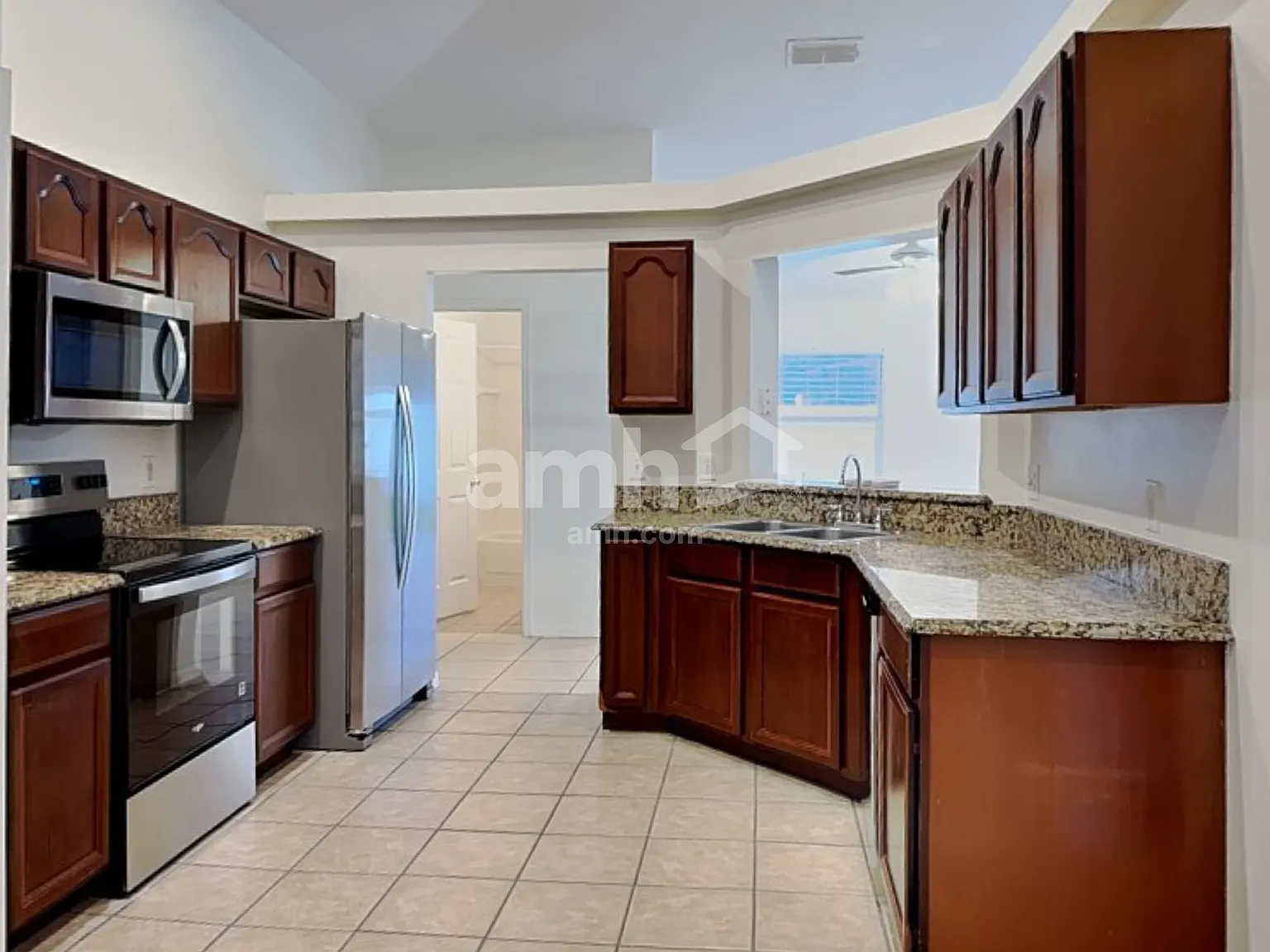 3 bed, 2.0 bath, 1331 sqft, $2,350 — Photo 3