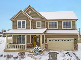 445 E Amberside Dr, Elgin, IL 60124