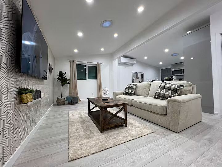 1st image of 5637 Rawlings Ave #2