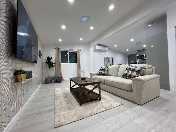 5637 Rawlings Ave #2, Woodland Hills, CA 91367