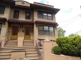 32 Nicholas St, Staten Island, NY 10301