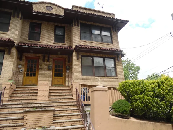 32 Nicholas St, Staten Island, NY 10301