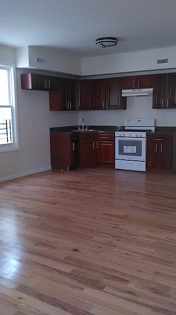 2nd image of 184 Vassar Ave #3