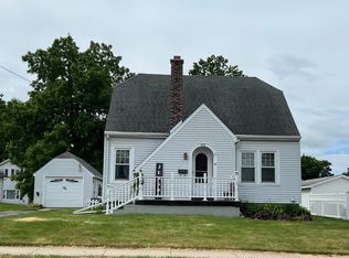 818 10th St, Monroe, WI 53566