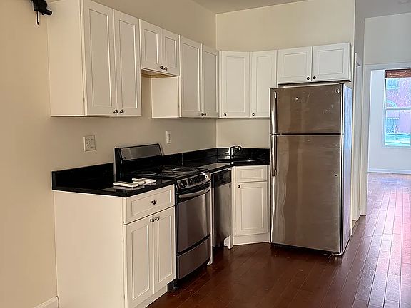 3rd image of 218 21st St #R1