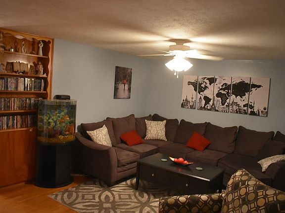 2nd image of 913 Larriwood Ave