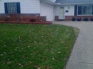 23492 Cedarwood Ln, North Olmsted, OH