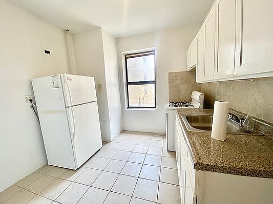 1st image of 2487 Grand Ave #8L