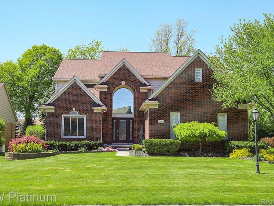 3900 Greenwood Dr, Rochester Hills, MI 48309