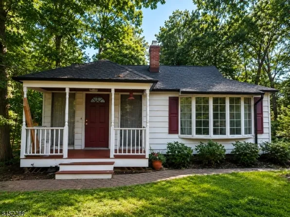 22 Park Rd, Morris Plains Boro, NJ 07950