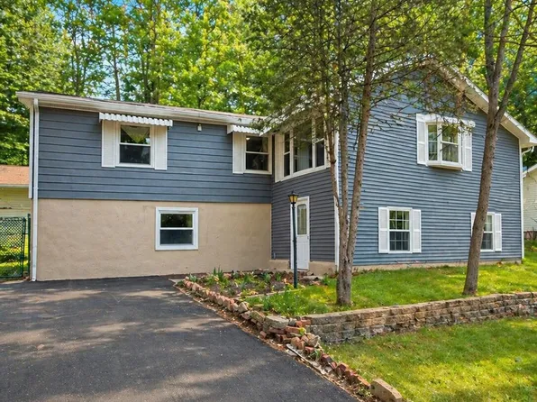 2231 Clearview Dr, East Stroudsburg, PA 18302