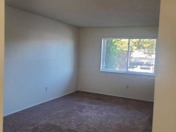 4th image of 1805 NE 116th St #8