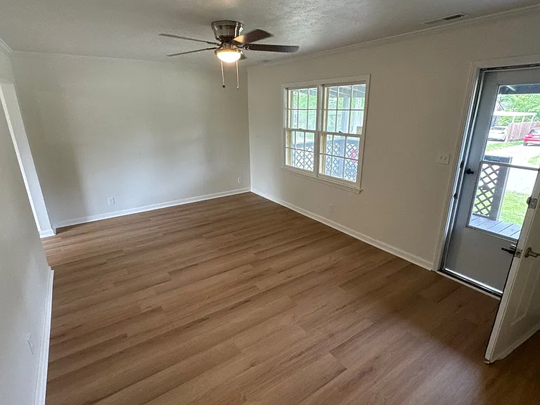 1814 Oakwood Dr — Photo 17