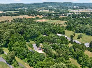 4956 Chestnut Dr, Center Valley, PA 18034