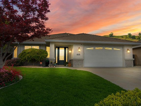 3rd image of 318 Glen Eagle Court